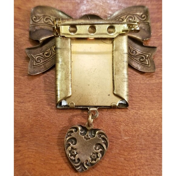 Vintage Brooch Embroidered Flowers In A Bronze-tone Frame w/ Bow & Heart - Picture 2 of 2